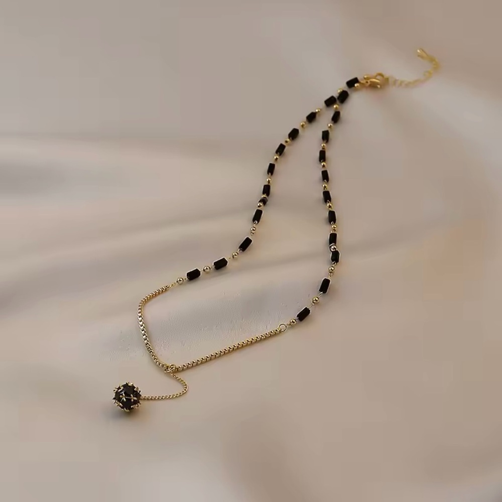 Elegant Black and Gold Necklace with Asymmetrical Design
